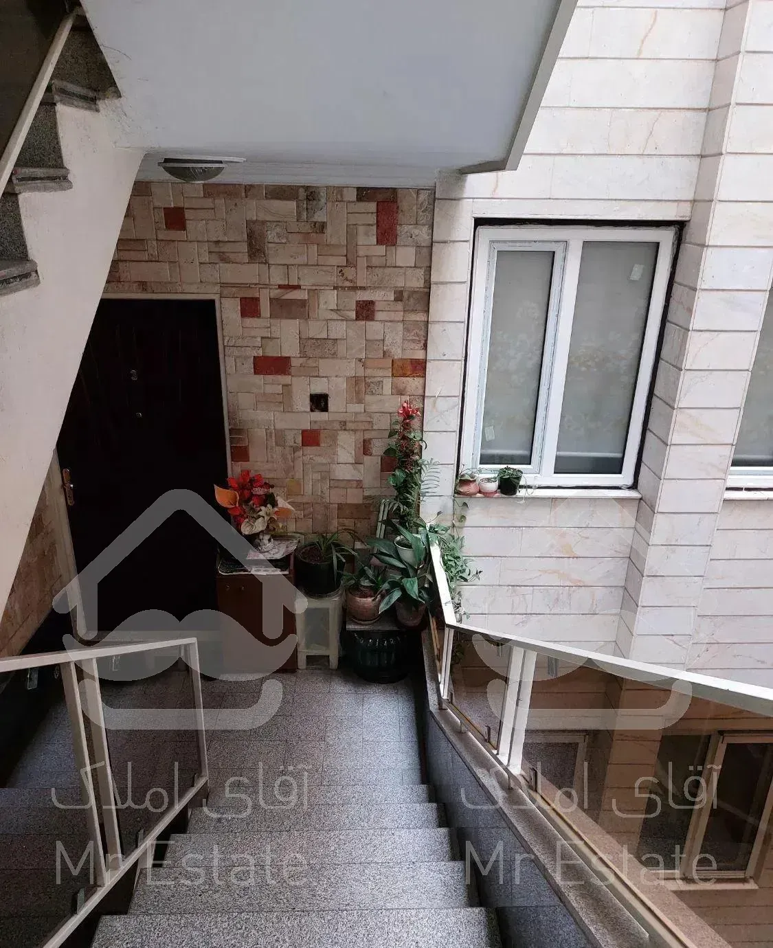 آپارتمان ۱۳۰ متر سه خواب تک واحدی