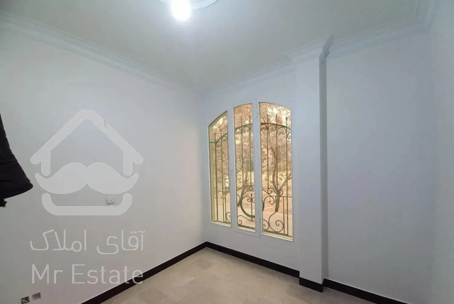 105مترحسین آباد ، شیان ، لویزان خیره کننده و بینقص