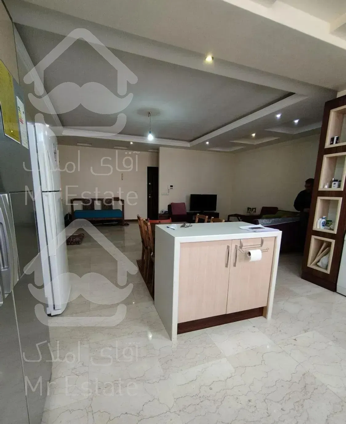 ۱۰۰متر/طبقه آخر/۲نبش آکواریوم/فایل شخصی