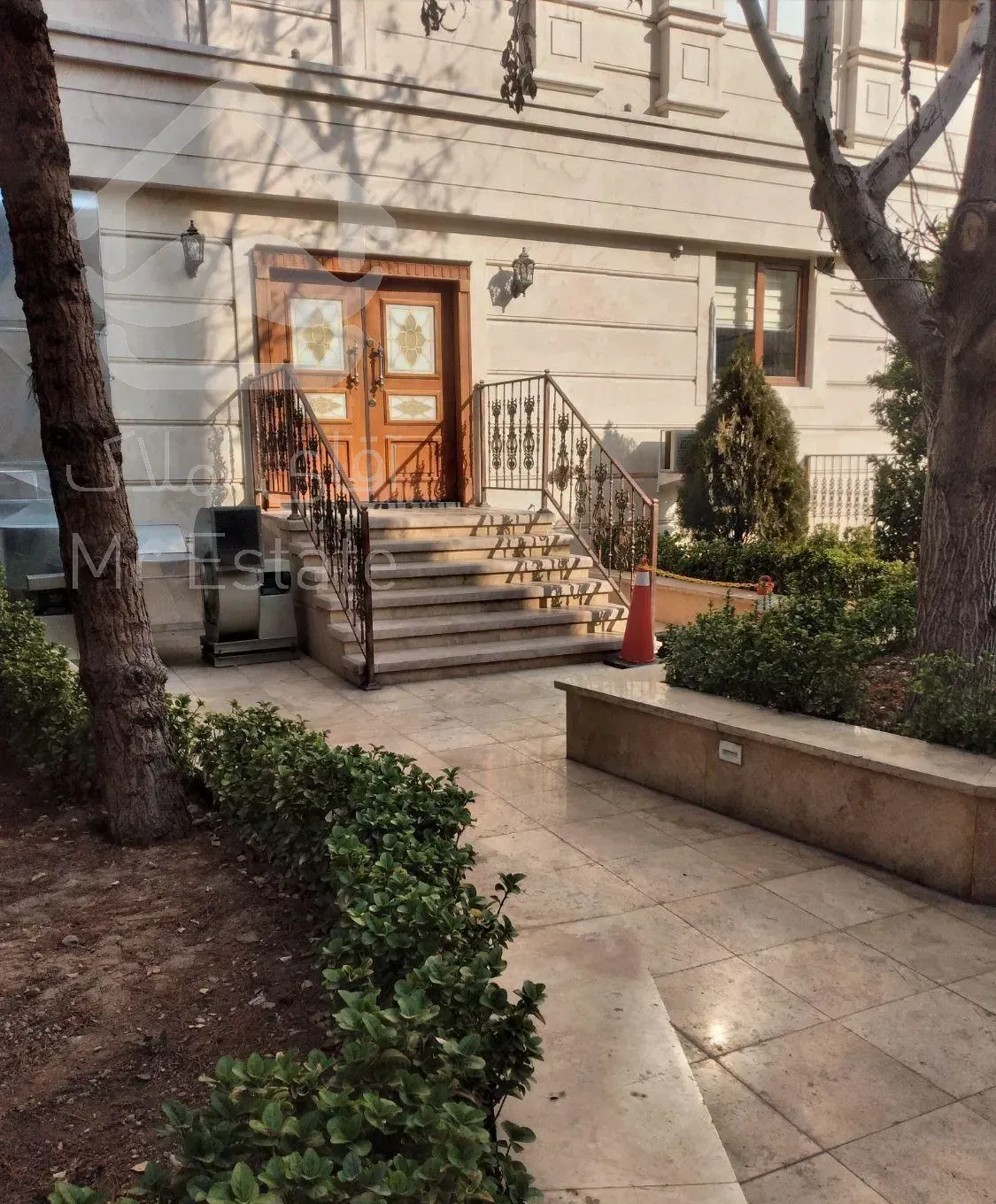 ۱۱۵ مترسهروردی شمالی تاپ ویوابدی آکواریوم لابی روف