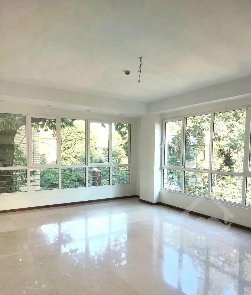 قلهک ، دولت ( ۱۰۰ متری  نوساز ۲ خوابه )