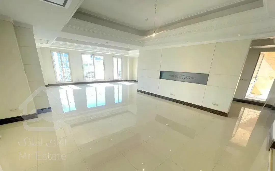 ولنجک ۲۳۰ متر/۳خواب ۱مستر/زیر ۱۳ ولنجک