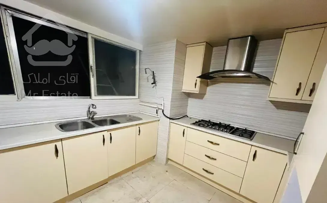 ۱۸۶ متر فول آبان شمالی میرزای شیرازی