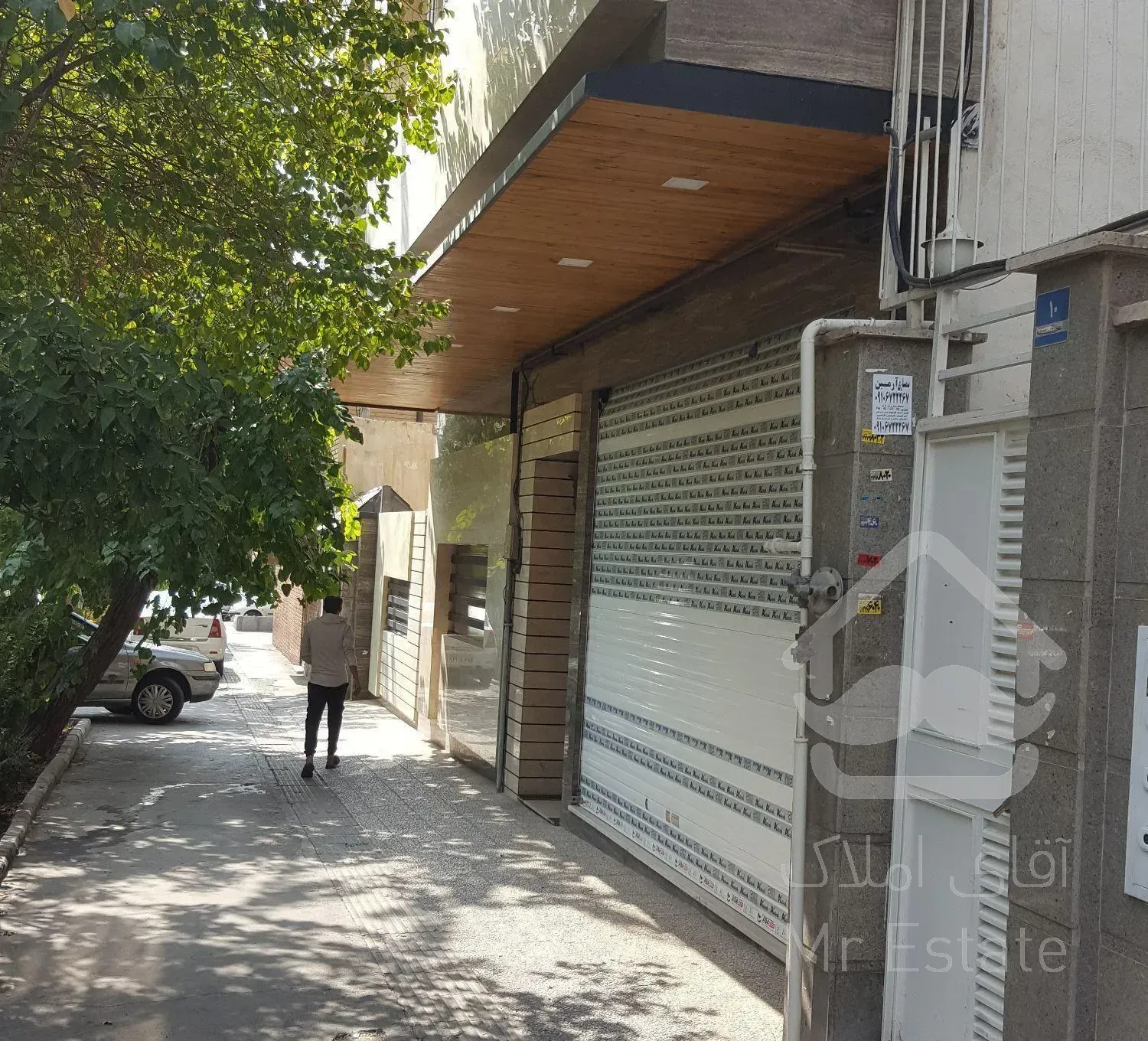 آپارتمان   ۵۵۰   متر   با   مغازه   لادن    نارمک.