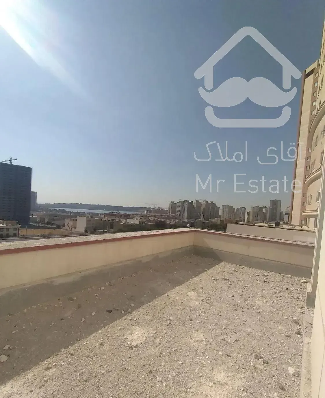 چیتگر ۱۳۵ متر/ سند اداری/در حد کلیدنخورده/ فول