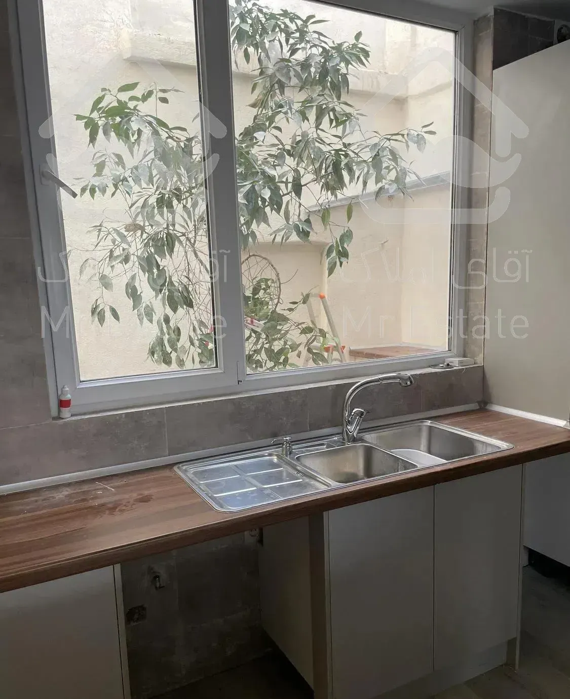 ۸۰ متر دوخوابه با ۸ منر حیاط خلوت ، امکانات کامل