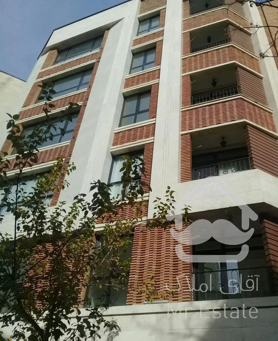 اپارتمان ۱۳۵ متری فروش