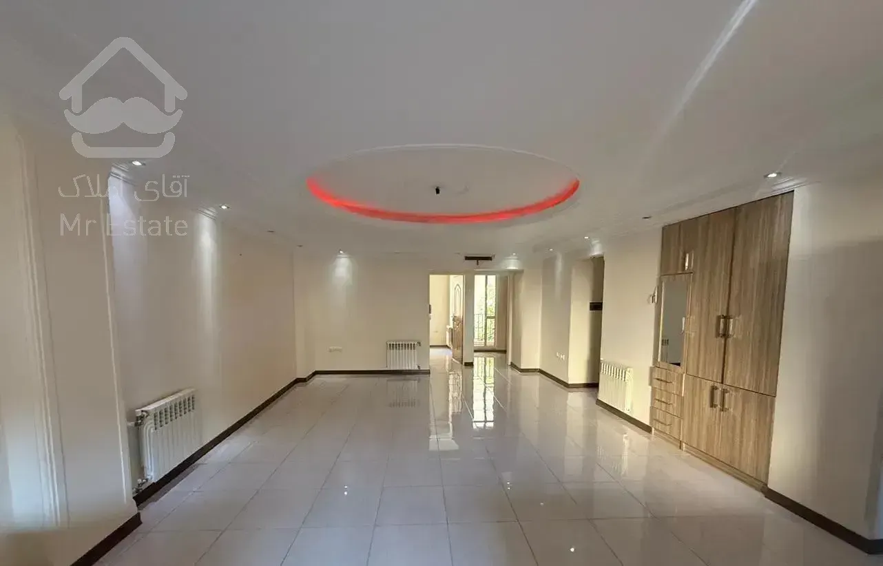 آپارتمان ۱۰۰ متری/خیابان زیبا/۲ خواب/طبقه اول