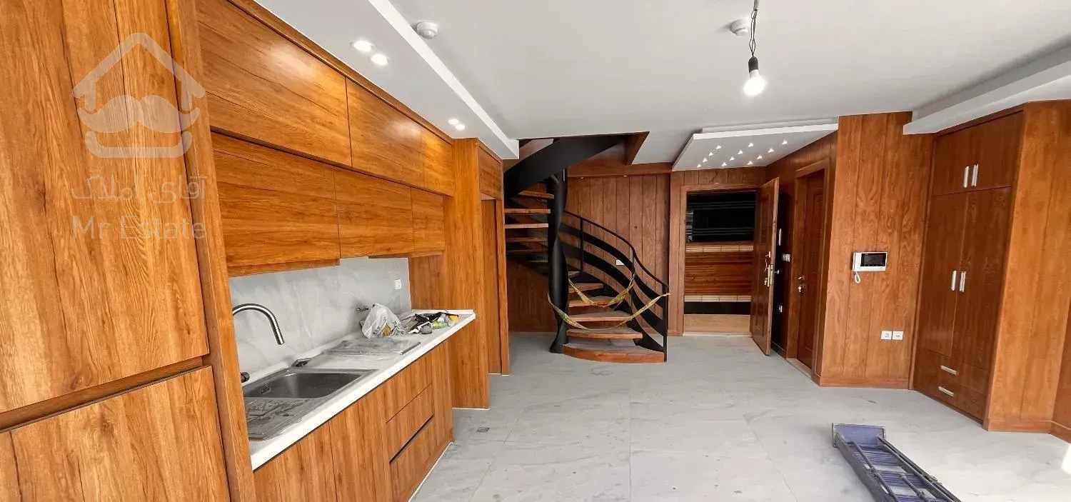 دوبلکس ۱۸۵ متری با ۶۰ متر حیاط ۳ طرف نور پلاک دوم