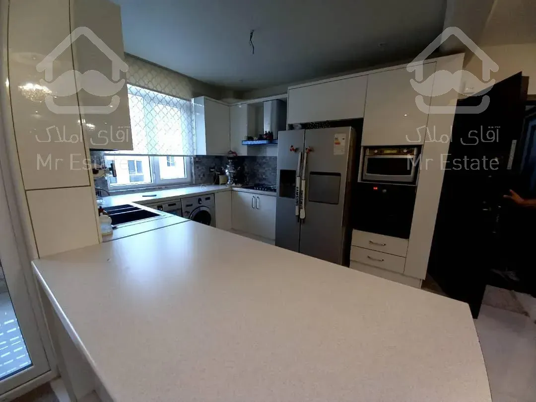 فروش۳۰۰متربنا در ۳طبقه ‌در ۲۱۸ متر زمین/منطقه۲۲