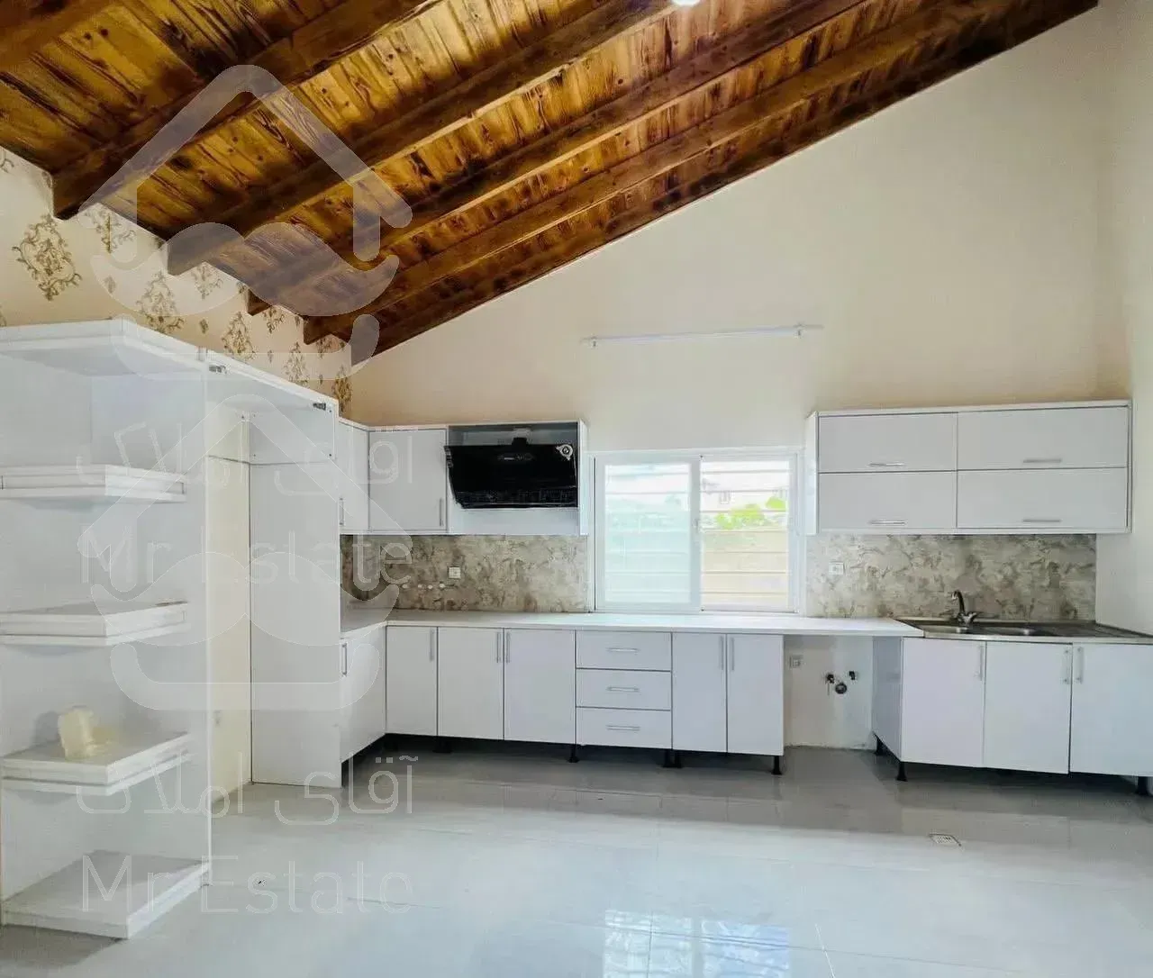 ویلا باغ نیم پیلوت ۳۰۰ متر شهرکی سند تکبرگ