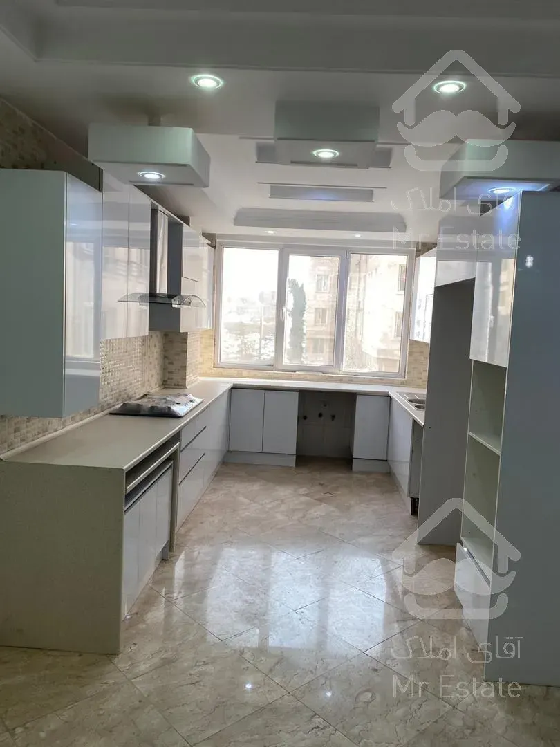 ۱۰۸ متر شرق مرزداران، اطاعتی