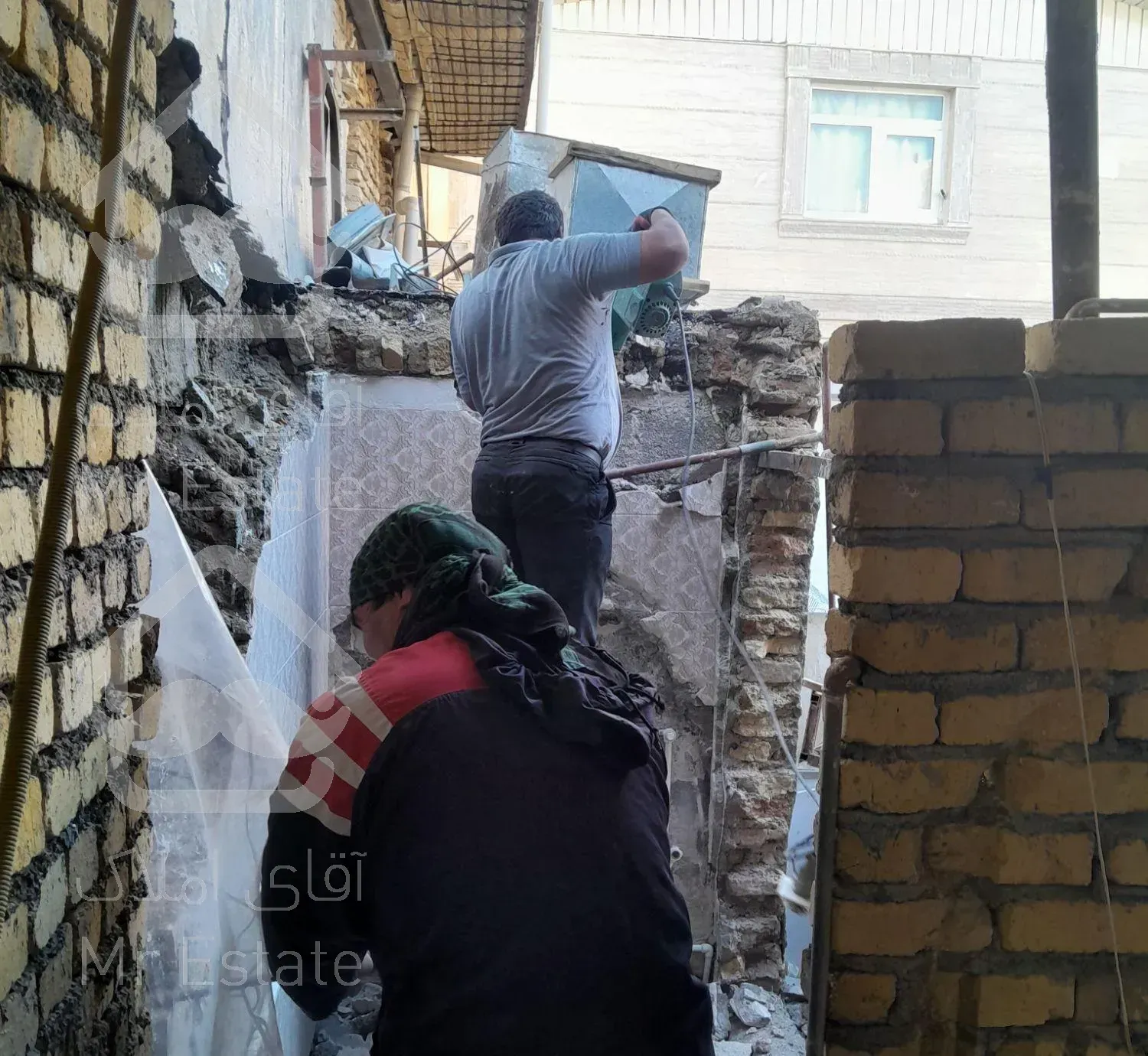 تخریب و کنده کاری و  خاک برداری