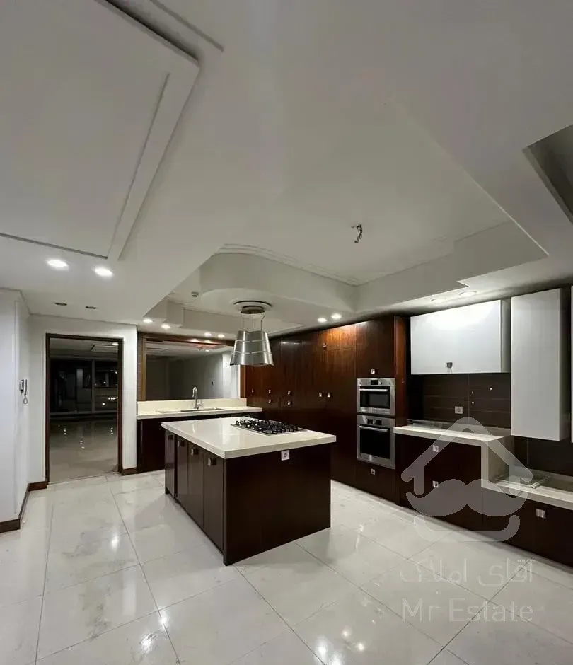 پایین ۱۳ ولنجک/ ۲۰۰ متر ۳ خواب/ فول امکانات