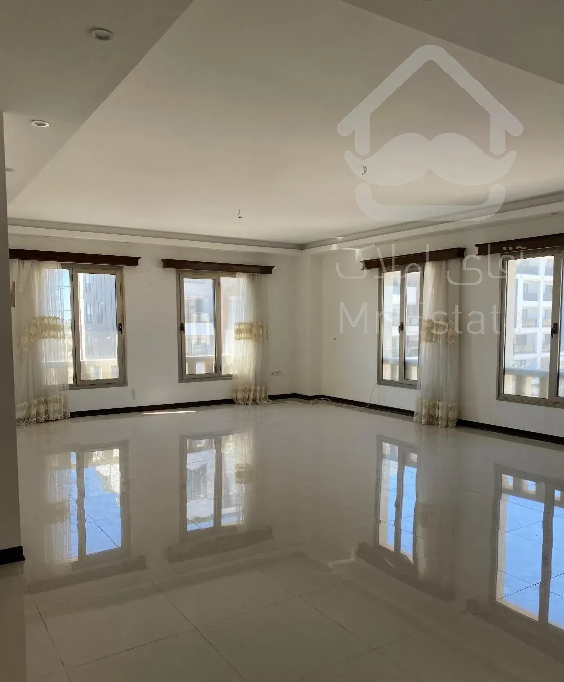 فروش سه خواب با دو نبش در فاز هفت زمرد شمال