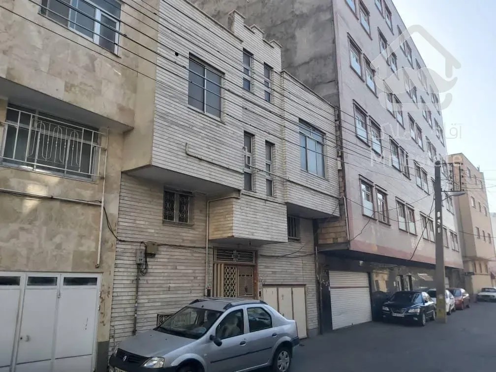 خانه‌ی سه طبقه