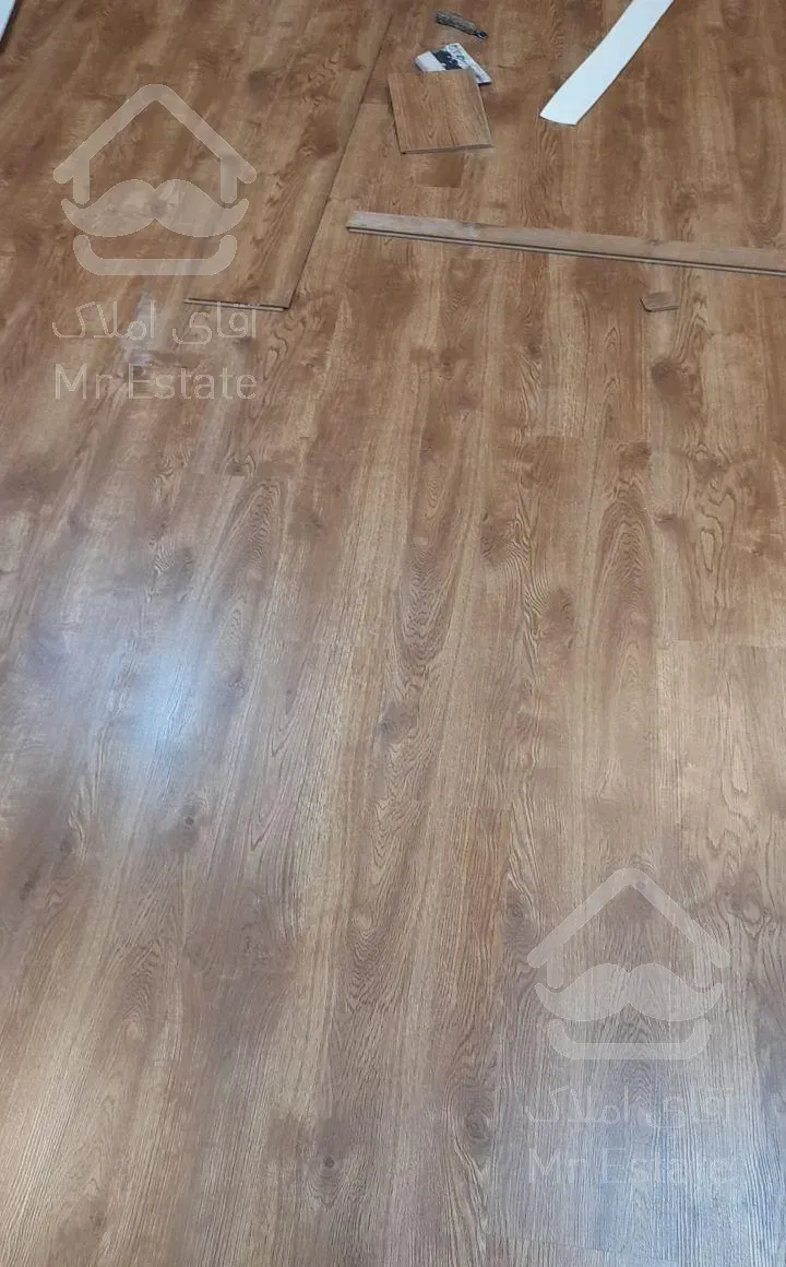 نصاب حرفه ای نصب  پارکت قرنیز کفپوش وتعمییرات