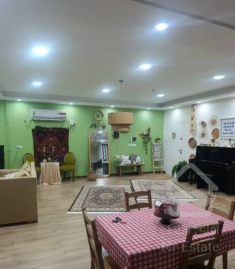 آپارتمان /۱۴۵متری /بر اصلی /سر سه نبش/زمین شهری