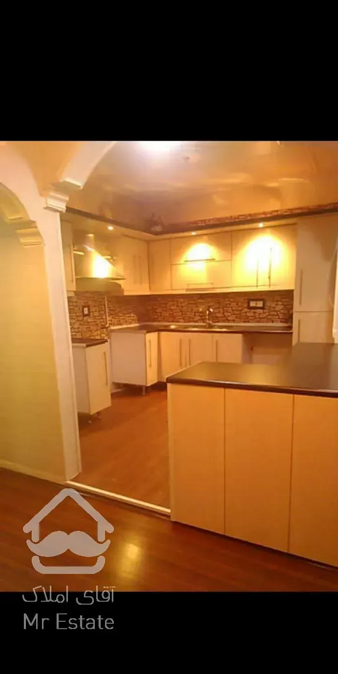 ۷۶ متر  پروانه شمالی