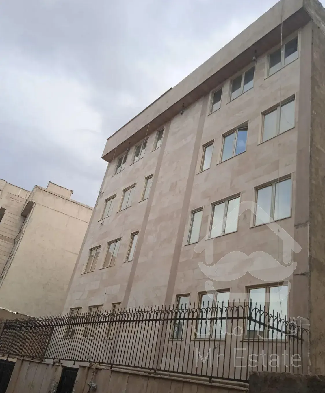 ۵۷متر یک خواب با انباری سند تک برگ پارکینگ موتور