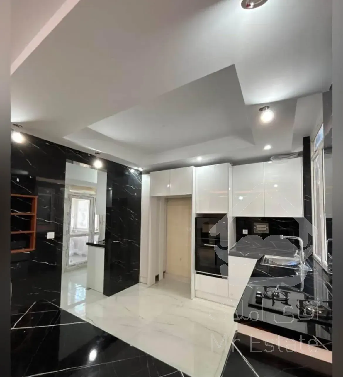 ۱۵۵متر/چندجهت نورمستقیم/بهترین طبقه/تاپ لوکیشن