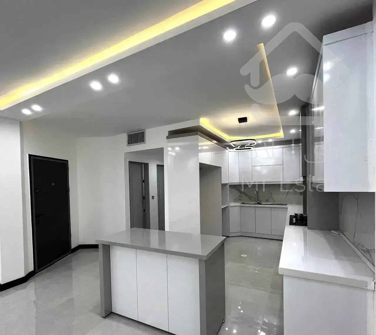 ۱۰۵متری/فول بازسازی/نزدیک مترو/نورگیر/سنداماده