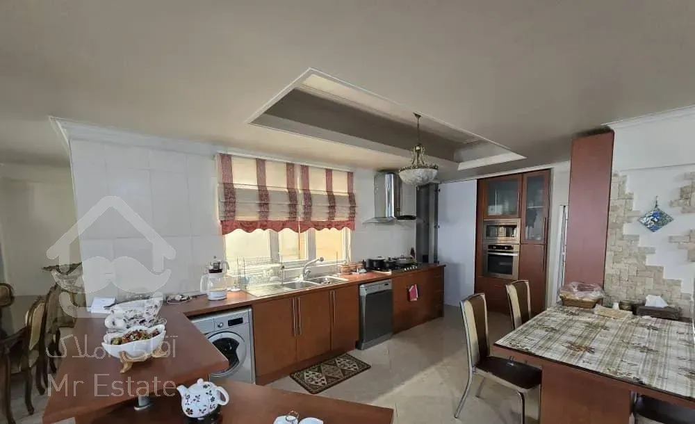 ۲۰۰ متر * تک واحدی * سالن پرده خور