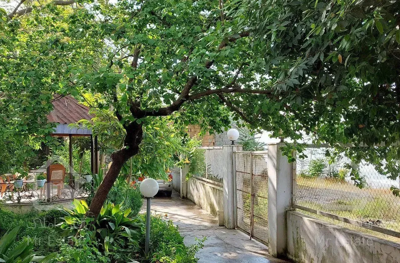 ویلای چسبیده به دریا  * قو *