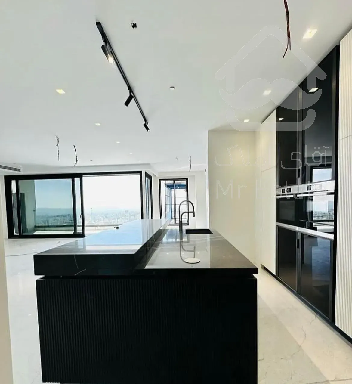 ۲۰۵ متر/دو نبش/۳ جهت نور/کلیدنخورده/تکواحدی