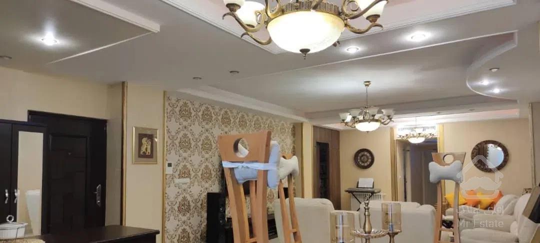 روبه آفتاب/ مجتمع شیک و برند / فروشنده