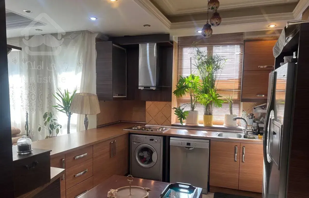 ۱۲۰ متر سعادت آباد/۲۴ متری/رو به آفتاب/باسازی شده