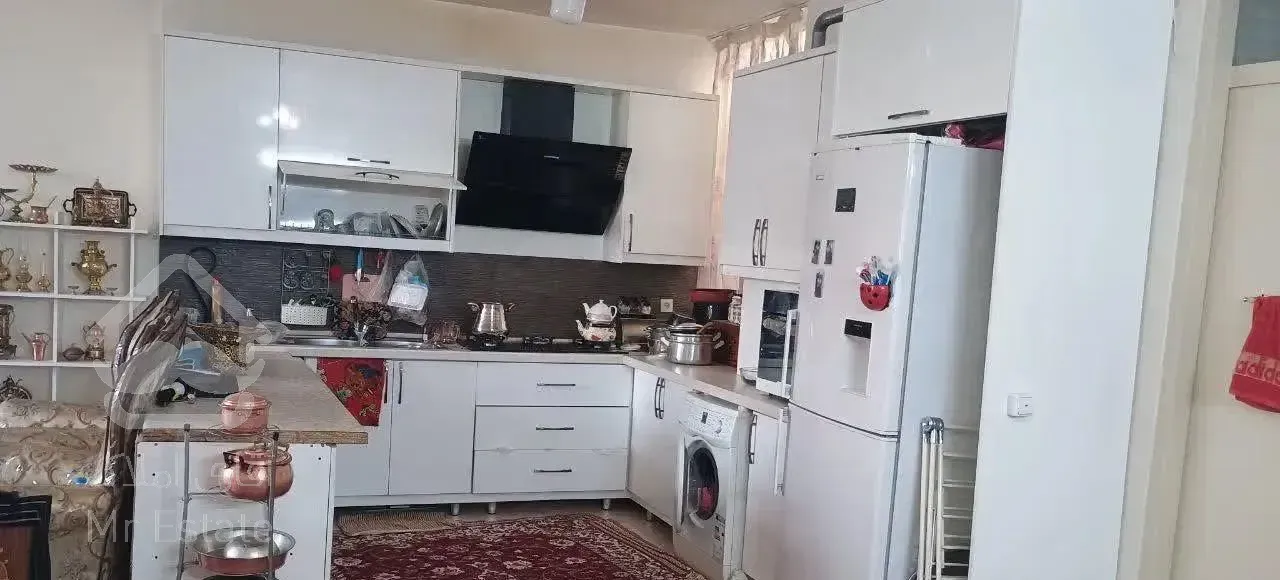 اپارتمان ۱۱۰ متری/با پارکینگ/در ستارخان