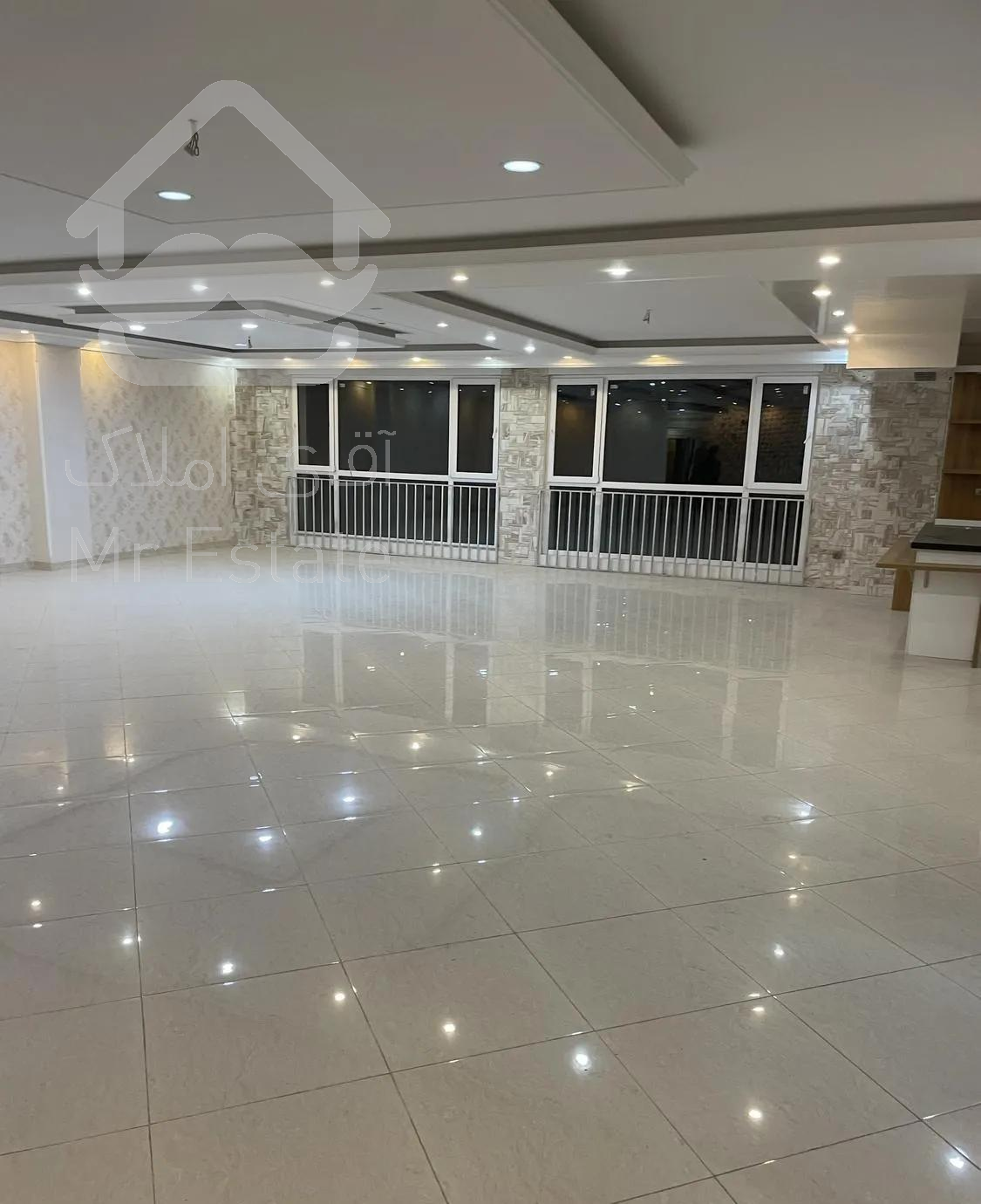 ٣٠٠ متری ٤ خواب کلید نخورده