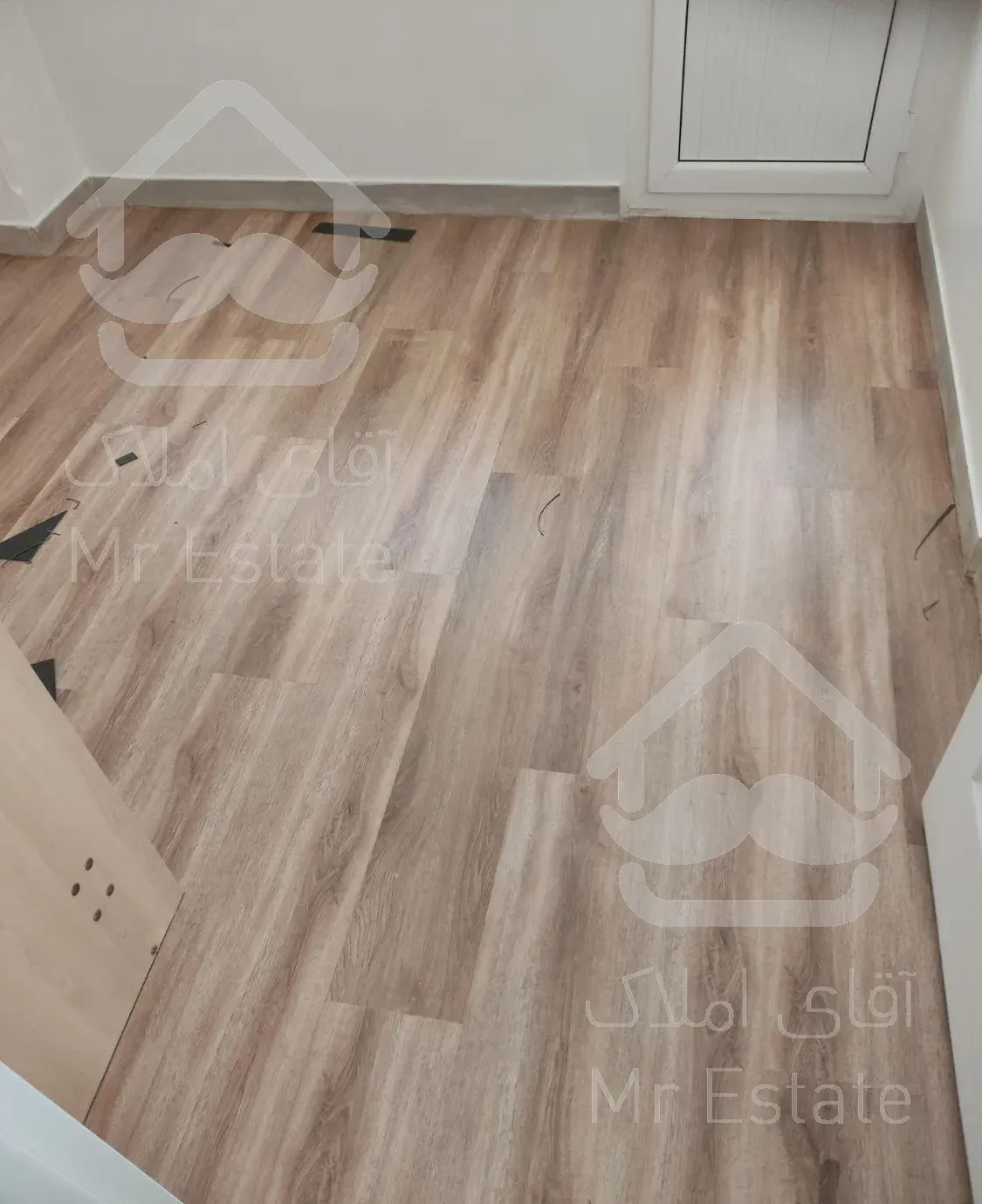 نصاب نصب پارکت کفپوش لمینیت قرنیز