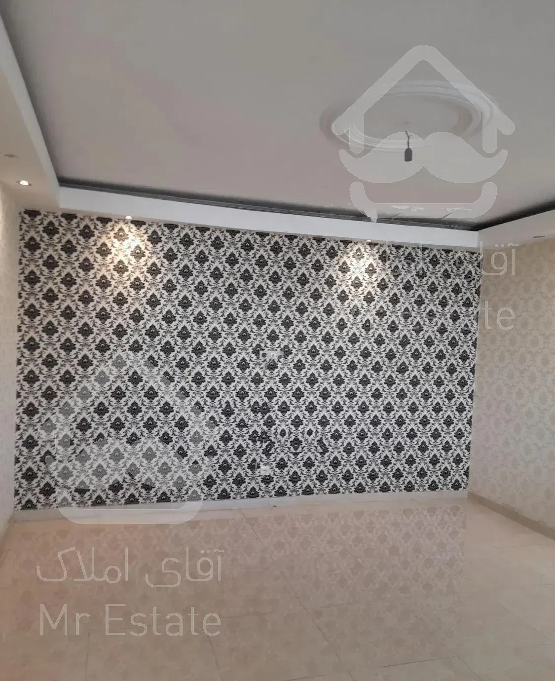 ۶۵ متر (اختر شرقی)