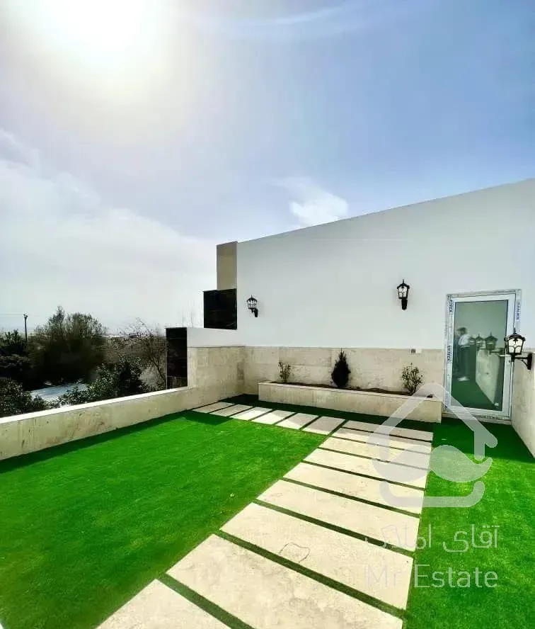 ویلا ۳۰۰مترزمین ،استخردار،رووف گاردن،نوساز