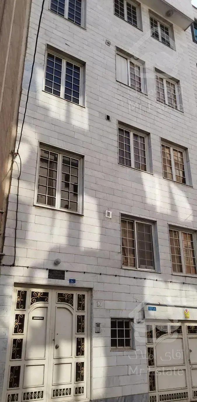 آپارتمان102متر دو خواب با نورگیر