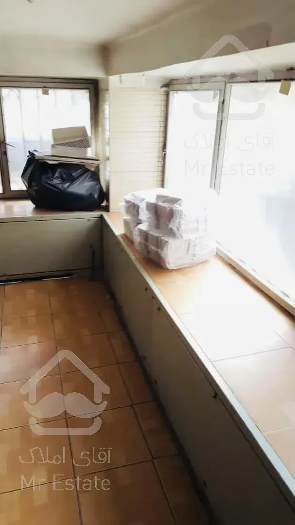 قنادی ۱۵۷ متری در نجات‌اللهی