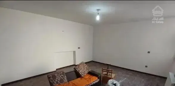 102متر دو خواب با پارکینگ و انباری ( بازسازی شده )