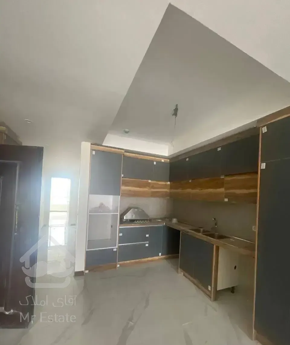 برج ساحلی  با ویو دریا و رودخانه