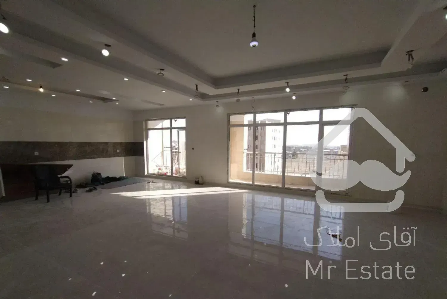 ۱۸۰ متر آپارتمان/سه خواب/مستر