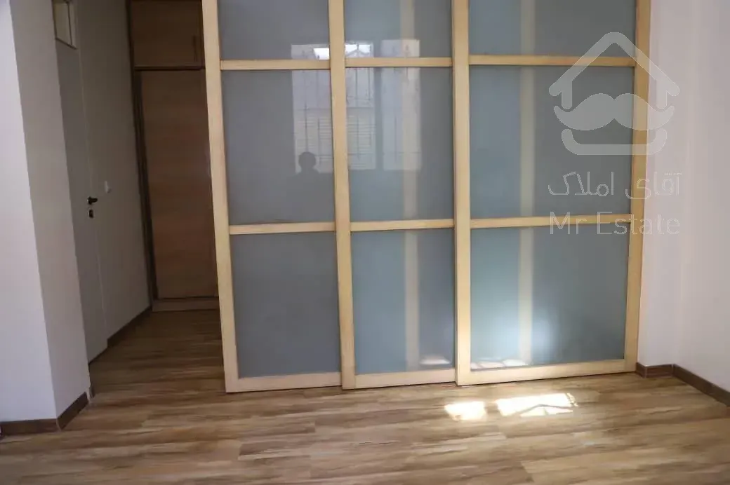 آپارتمان۶۱متری/دو خوابه/طبقه هم کف/دارای حیاط اختصاصی/جیحون،مرتضوی