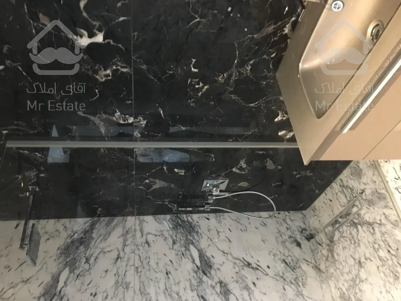 نیاوران، ۴۳۰ متر لوکس ترین سازه شمیران