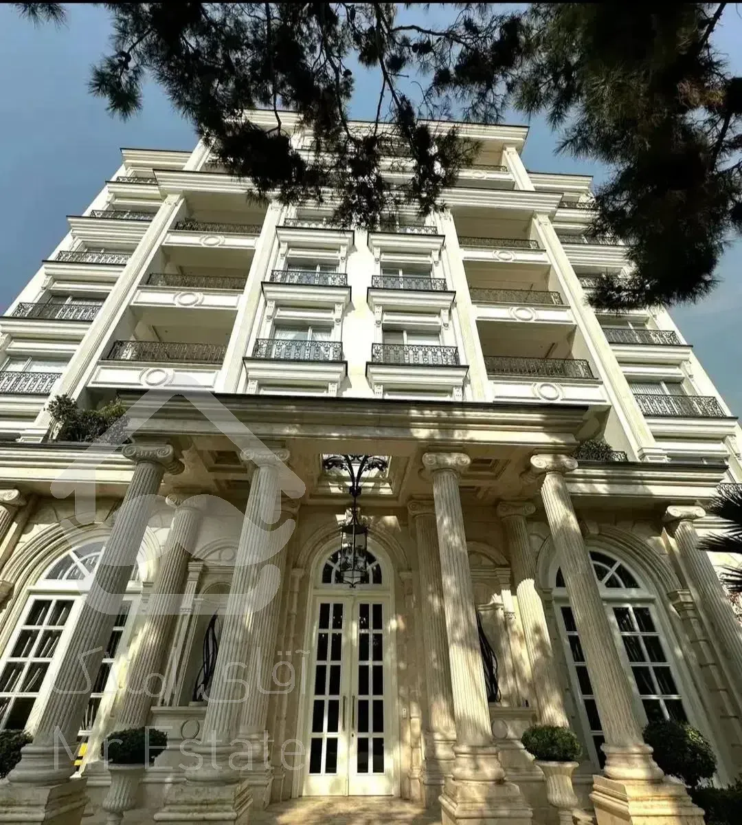 ۲۲۰ متر شاهکار معماری نیاوران