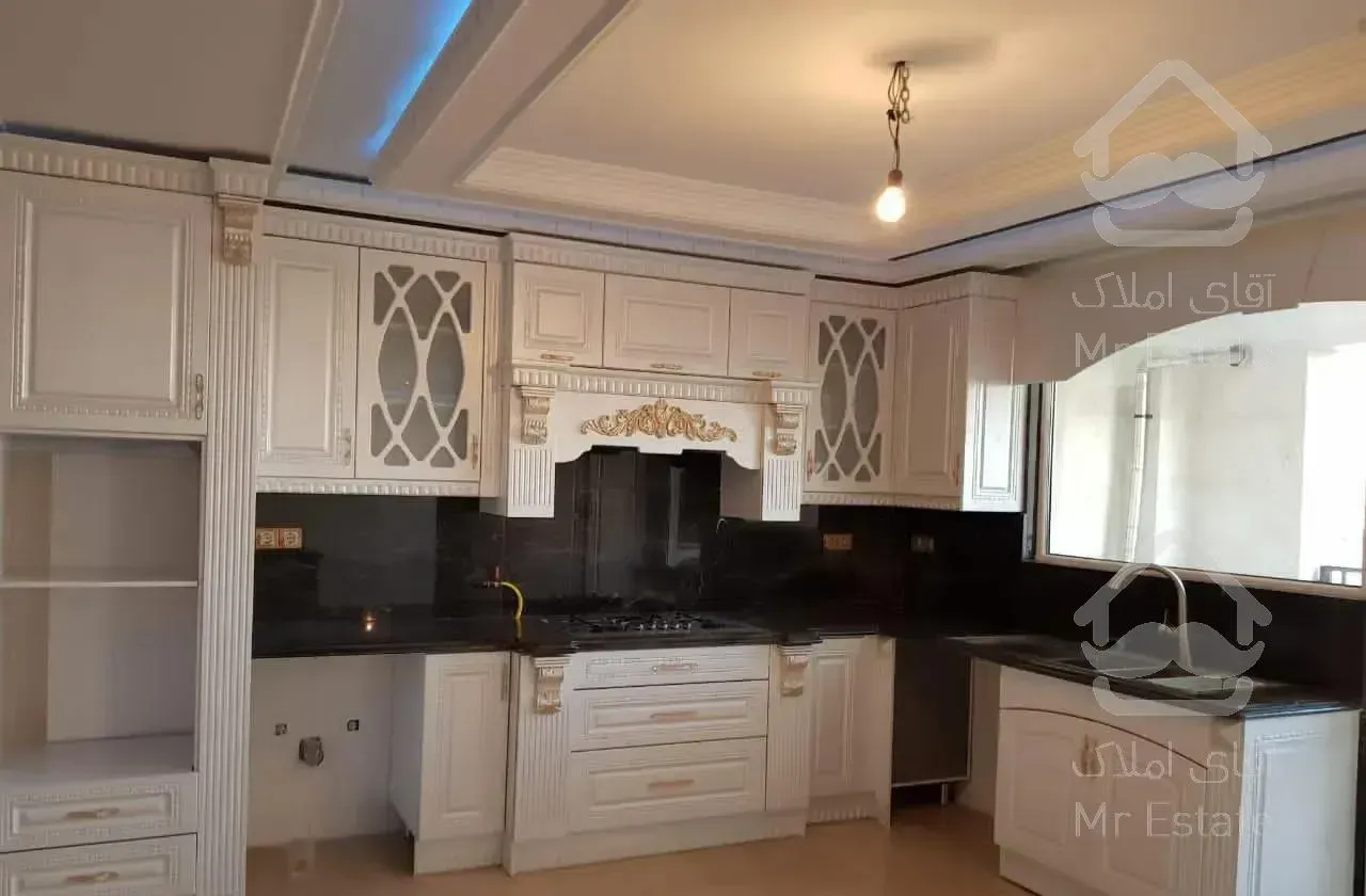 هروی 200متر 3خواب مستر تک واحدی 2پارکینگ نور جنوب