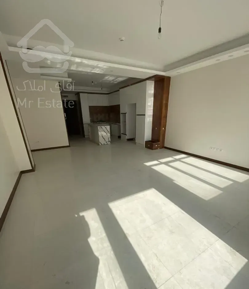 ۱۰۰ متر / رو به نما و آفتاب / سند‌تک‌برگ