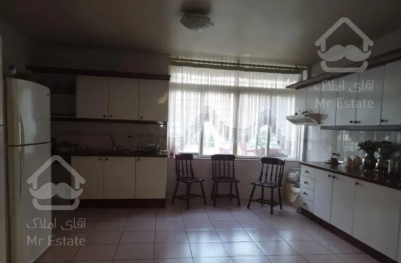 آپارتمان ۲۵۰ متری سه خوابه گاندی