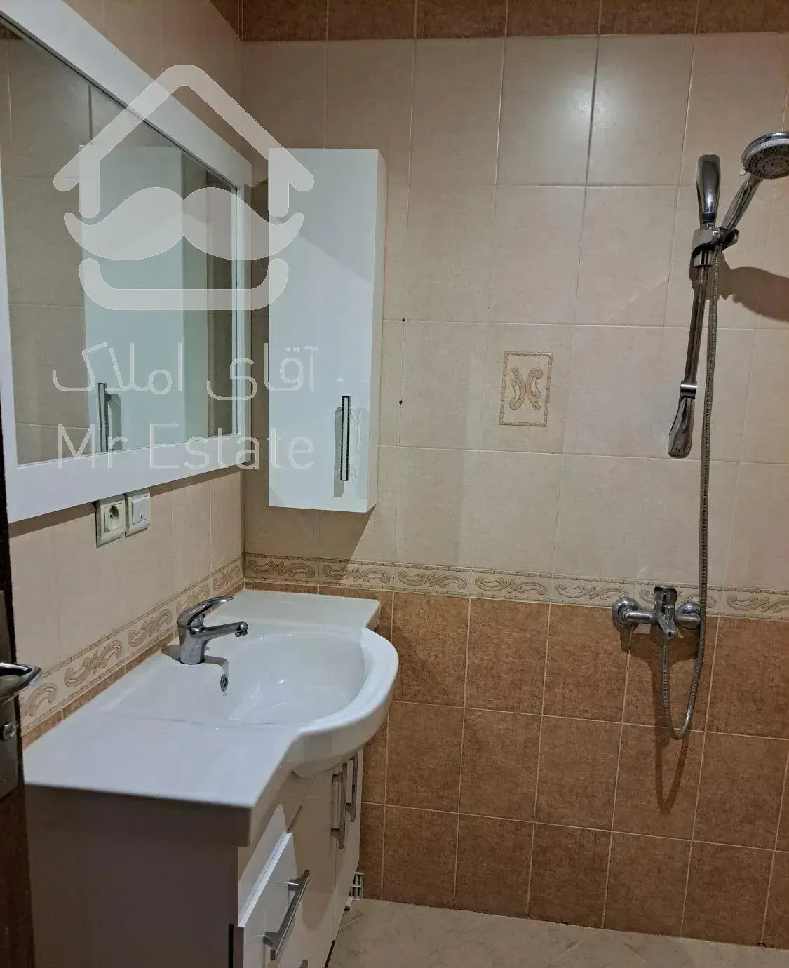 ۱۳۵ متر برج بام سعادت آباد