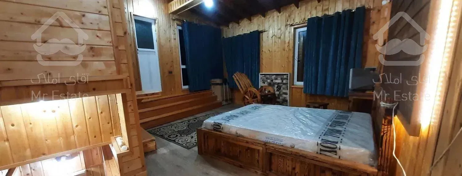 ویلا چوبی جنگلی با آبشار داخل سالن پذیرایی