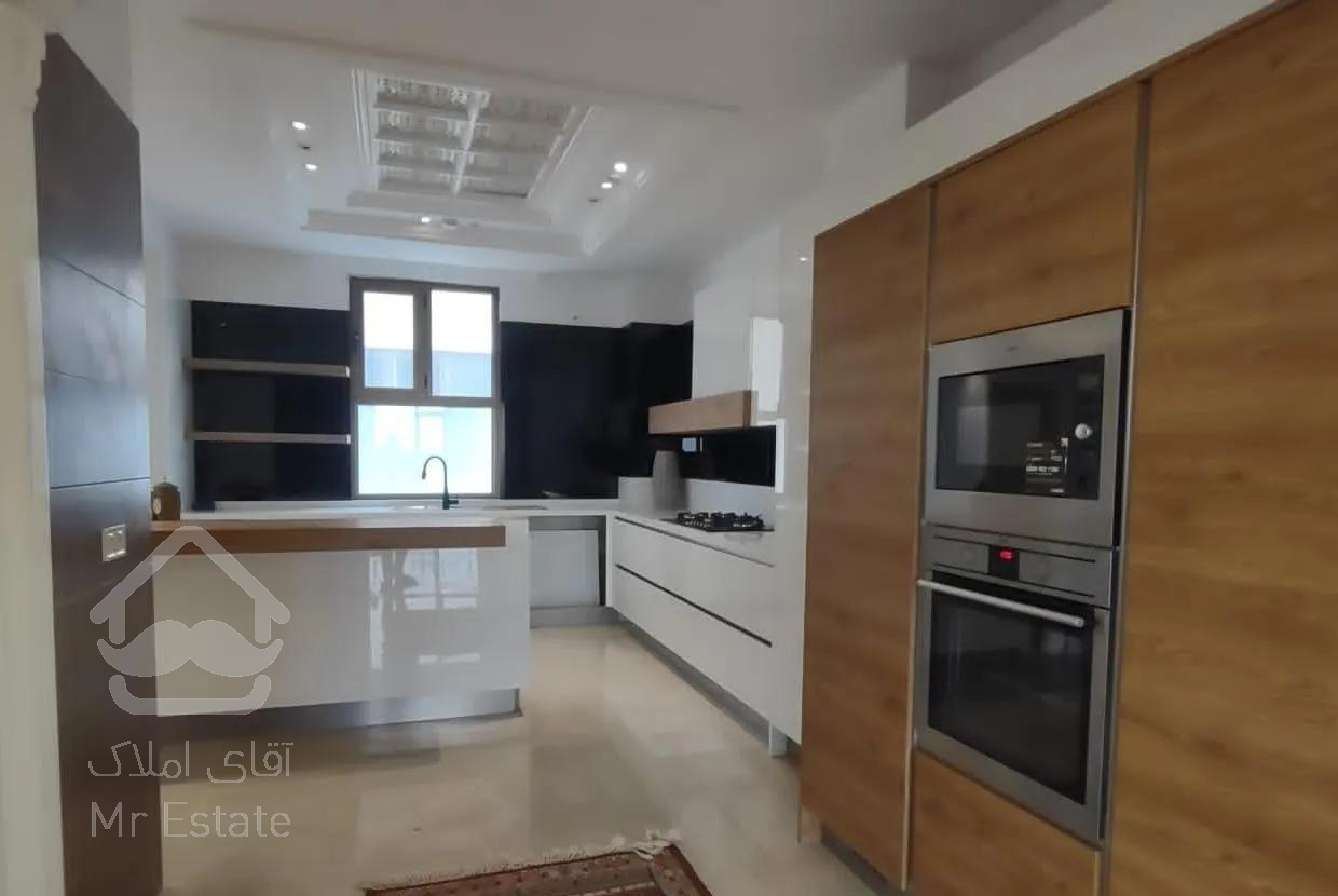 ۲۳۰ متر / ۳ خواب / فول مشاعات / نیاوران